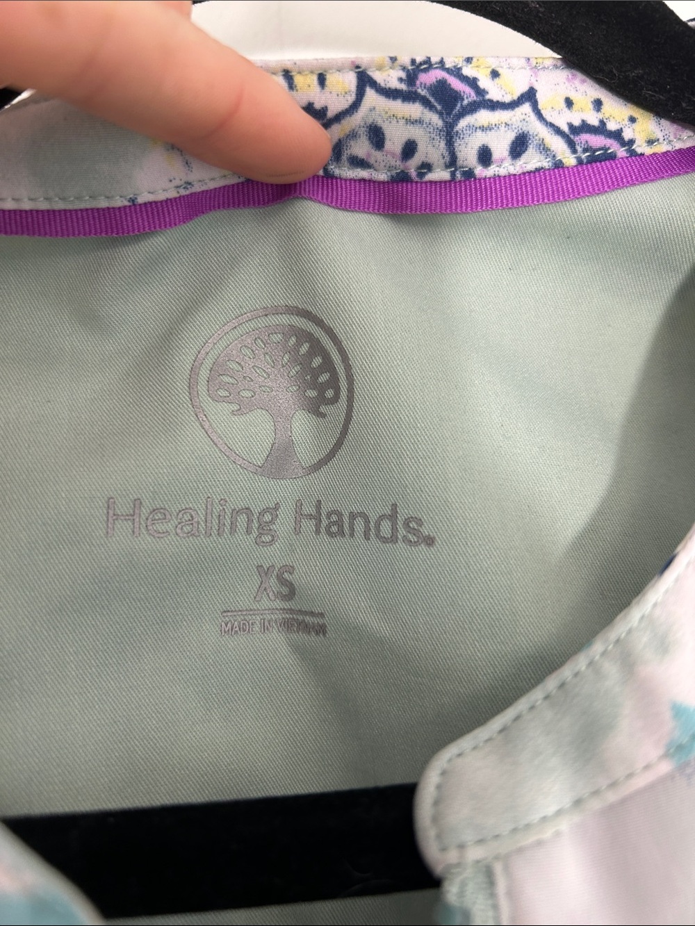 Healing Hands Water Color Medallion Ivy Printed Scrub Top size XS - Picture 3 of 7